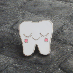Значок Cute Tooth Белый Брошь Значки / Брошки